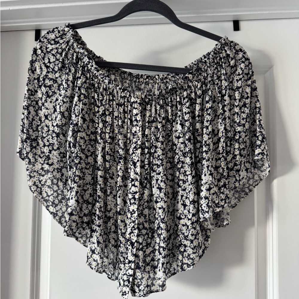 Zara Navy and White Floral Blouse